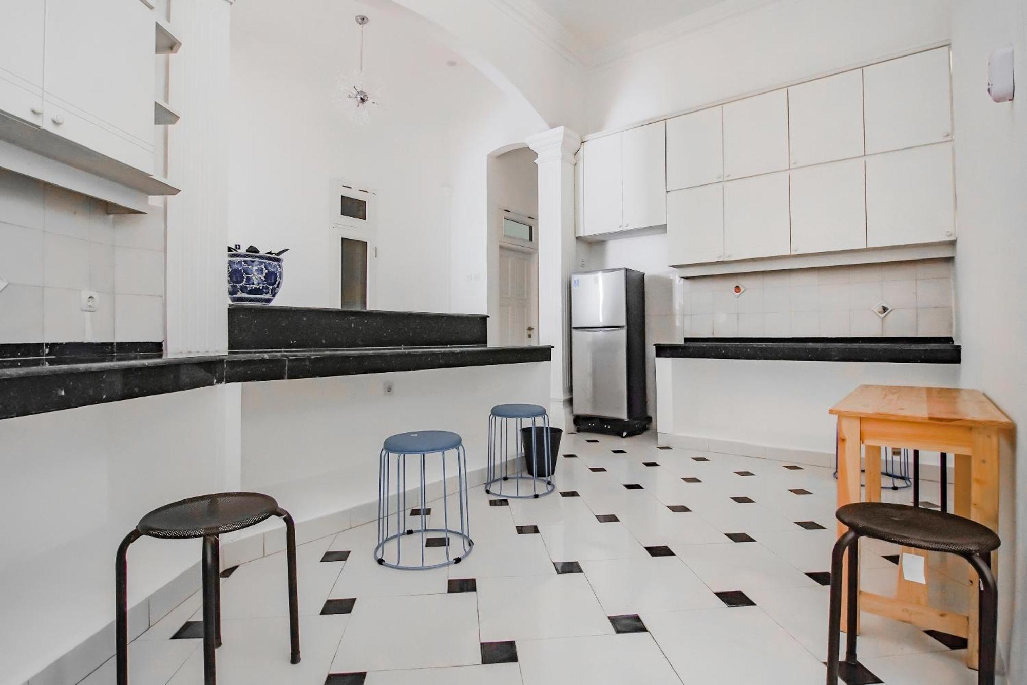 Super Oyo Capital O 90342 Kemang Garden Hotel Jakarta Ngoại thất bức ảnh