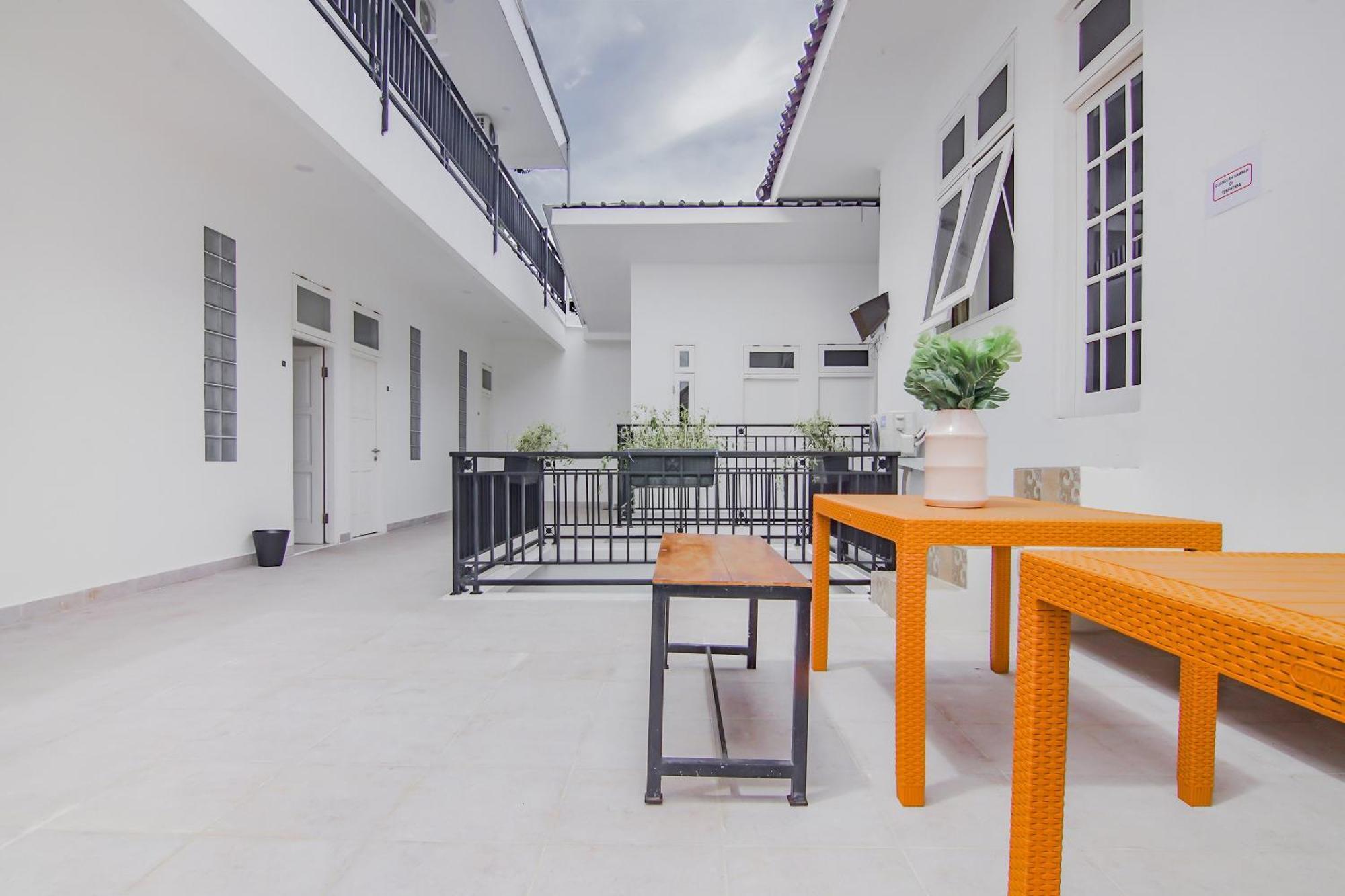 Super Oyo Capital O 90342 Kemang Garden Hotel Jakarta Ngoại thất bức ảnh